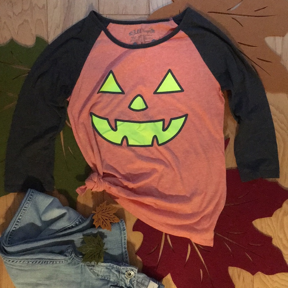 GRAPHIC TEE: Jack O Lantern